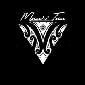 Tarau wāhine (leggings white logo) Design