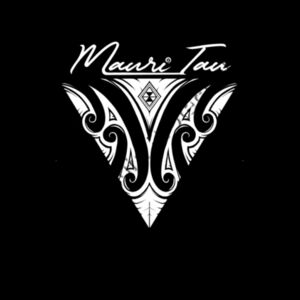 Tarau wāhine (leggings white logo) Design